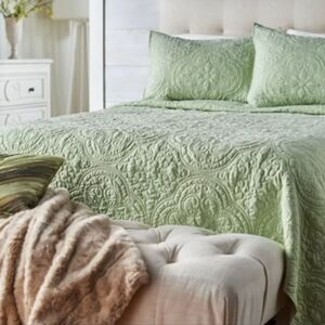 Elegant Green Quilted Queen Bedspread Set
